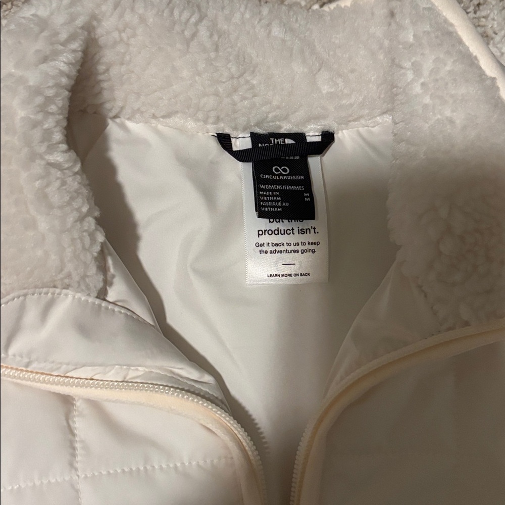 The North Face Women's White Quilted Puffer Jacket - Picture 6 of 8